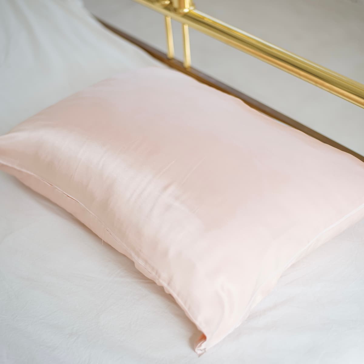 CAT IN BED VEGAN Шовкова наволочка з віскози, нюд - 7